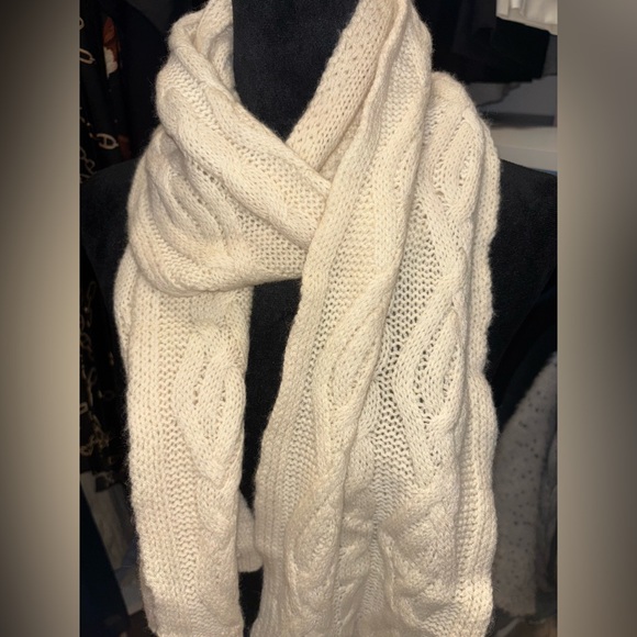NWOT✨ Lord and Taylor 100% cashmere cream, off-white knit scarf - Picture 4 of 7
